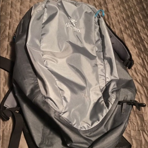 Arc’teryx 35 Gunmetal backpack with back support - Picture 2 of 8